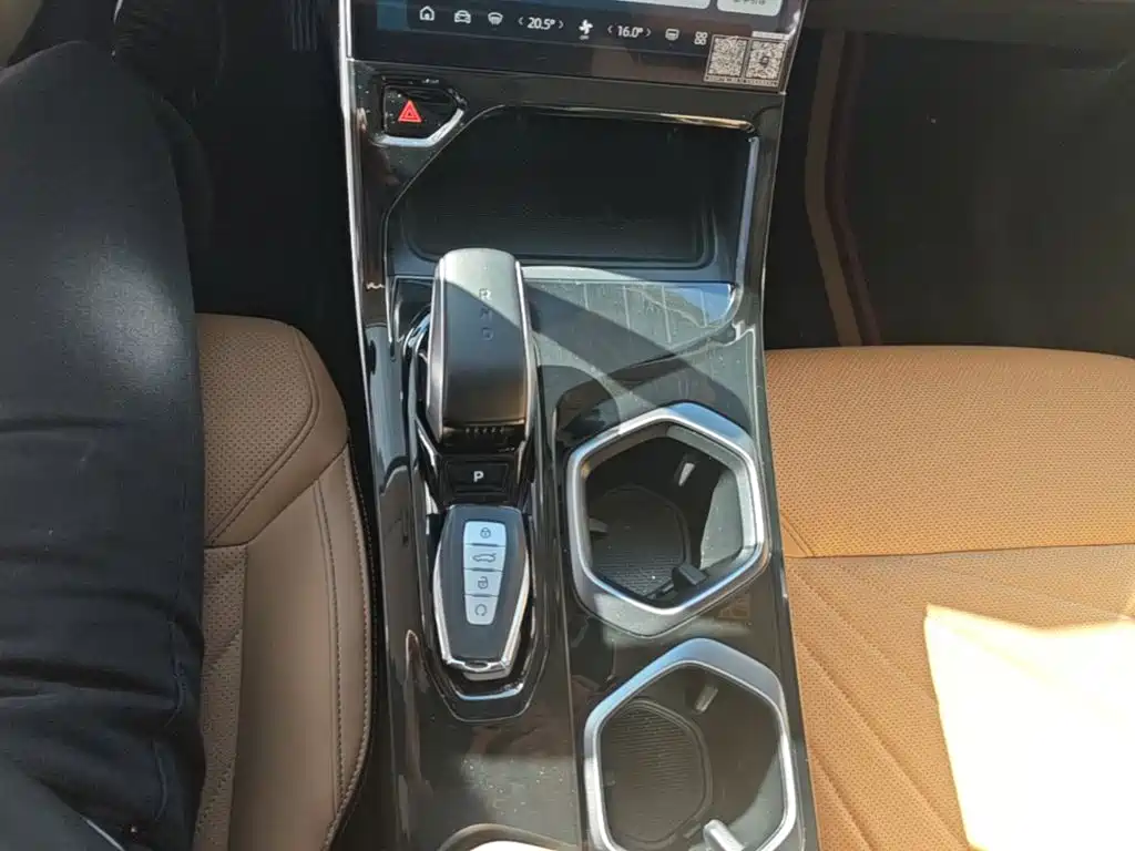 Geely Boyue L — миниатюра 14