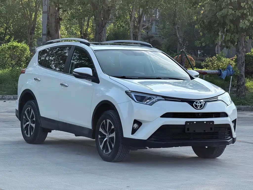 Toyota RAV4 — миниатюра 3
