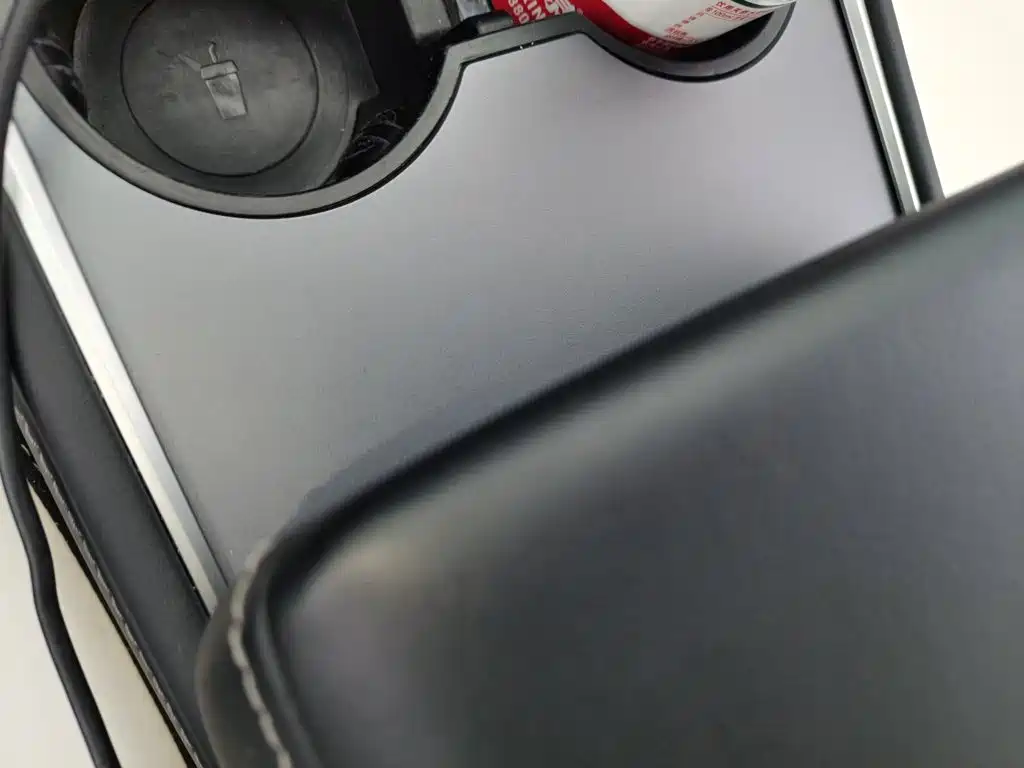 Tesla Model Y — миниатюра 12