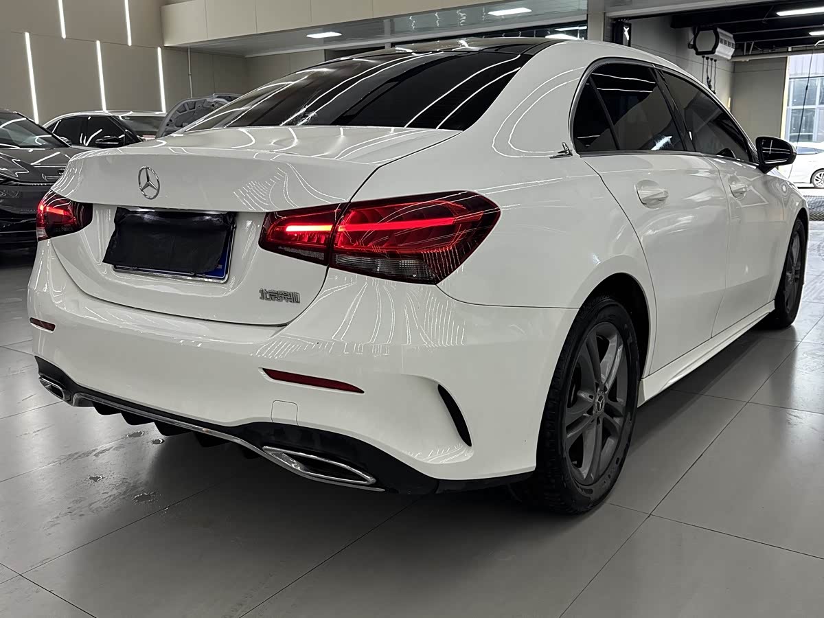 Mercedes-Benz A-Class 1.3 л 2022 г. Белый, пробег 25000 км