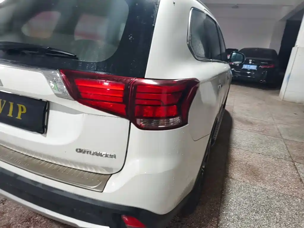 Mitsubishi Outlander — миниатюра 8