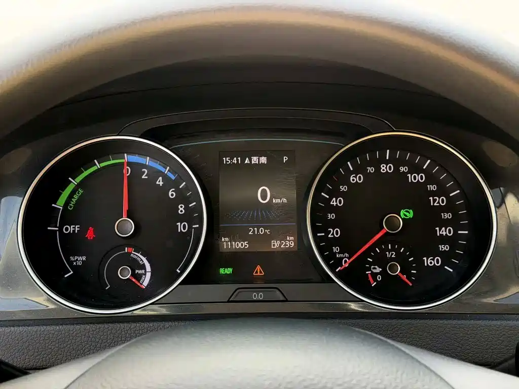 Volkswagen Golf EV — миниатюра 9