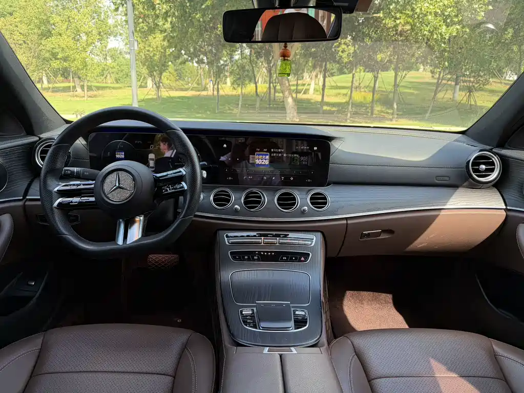 Mercedes-Benz E-Class — миниатюра 4