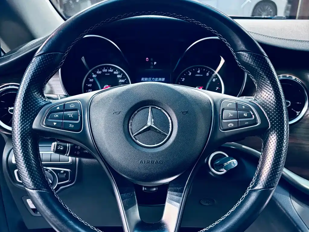 MERCEDES-BENZ V CLASS