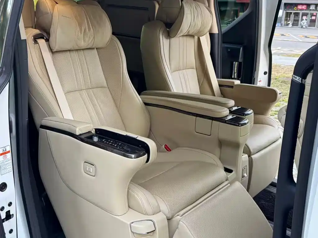 Toyota Alphard — миниатюра 13