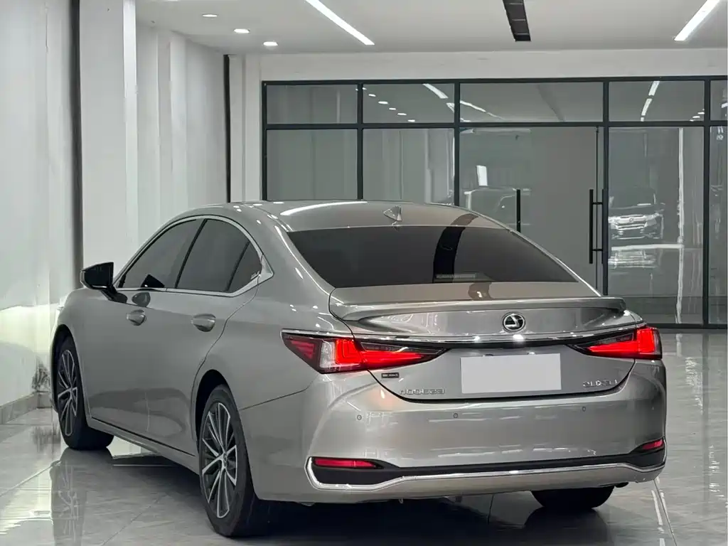 Lexus ES — миниатюра 9