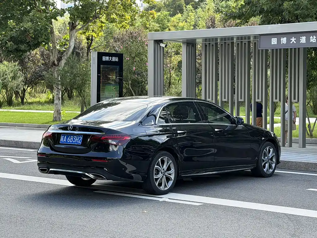 Mercedes-Benz E-Class — миниатюра 7