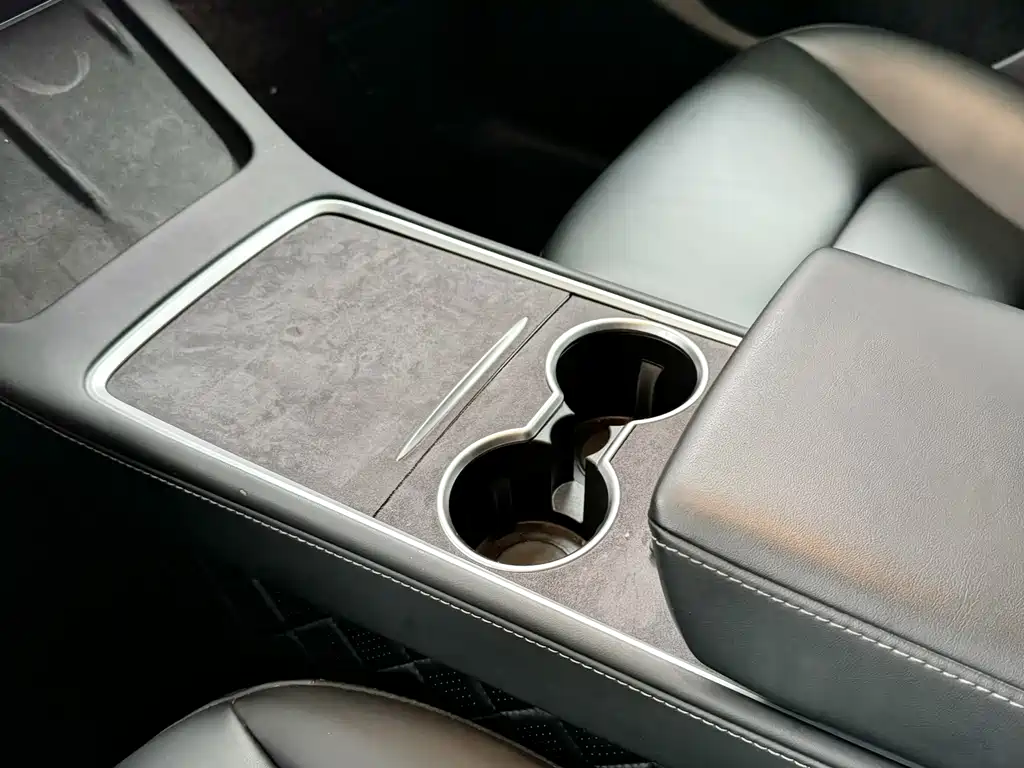 Tesla Model Y — миниатюра 11