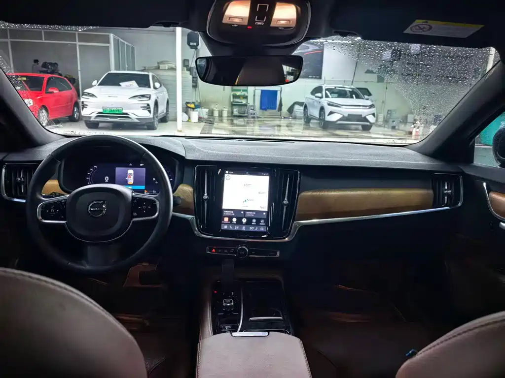 Volvo S90 2023 T8 Luxury