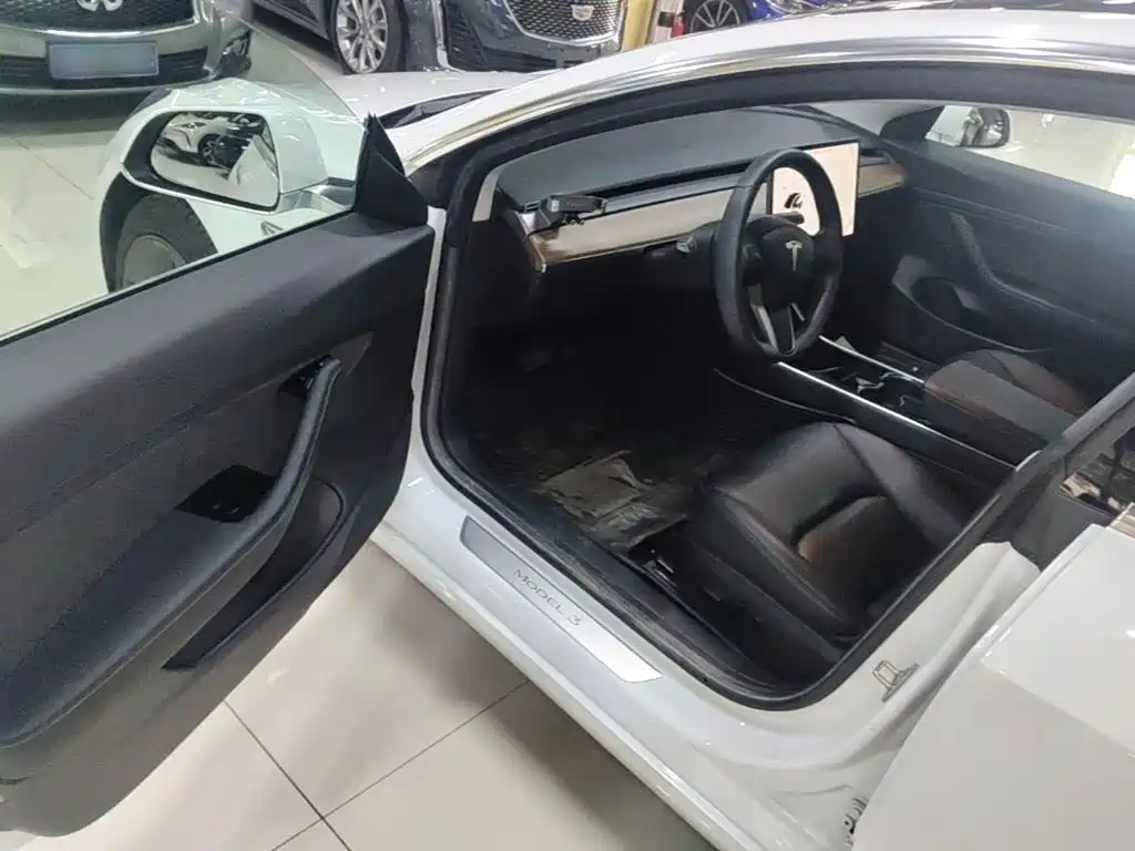 Tesla Model 3 — миниатюра 16