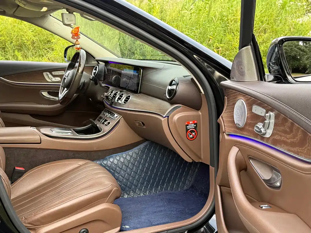 Mercedes-Benz E-Class — миниатюра 6