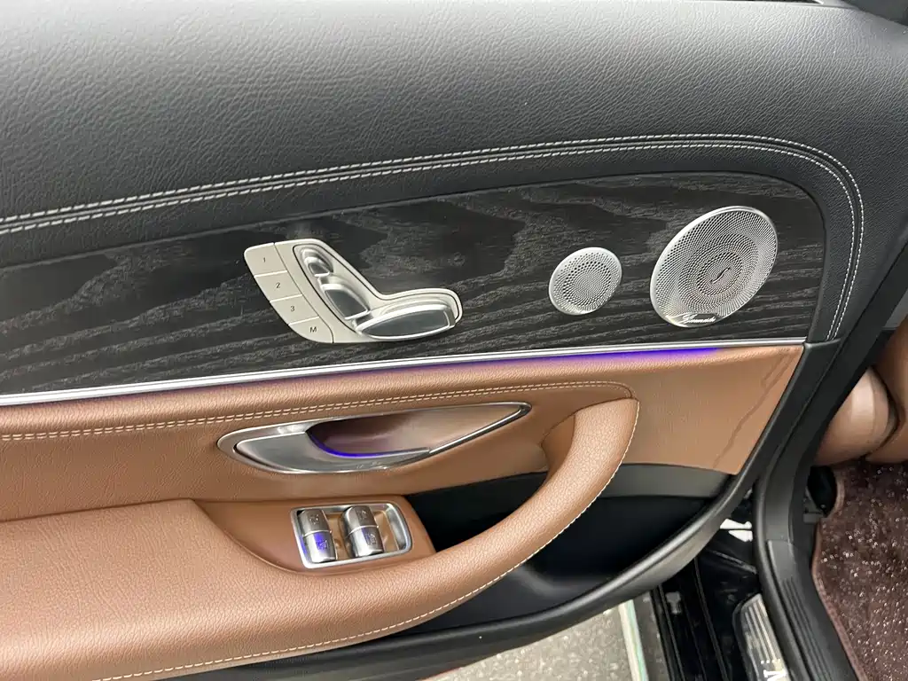 Mercedes-Benz E-Class — миниатюра 14