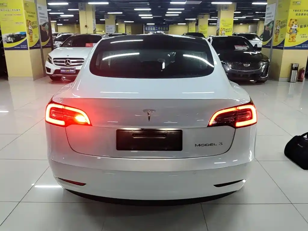Tesla Model 3 — миниатюра 6