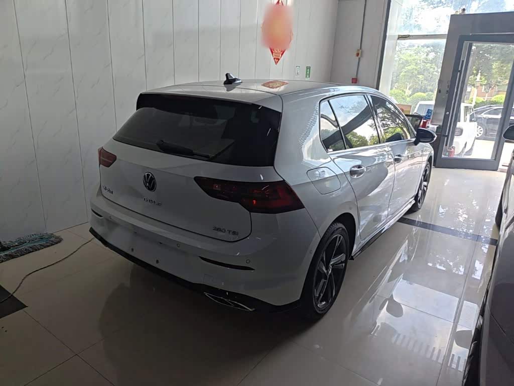 Volkswagen Golf 1.4 л 2024 г. Белый, пробег 4000 км