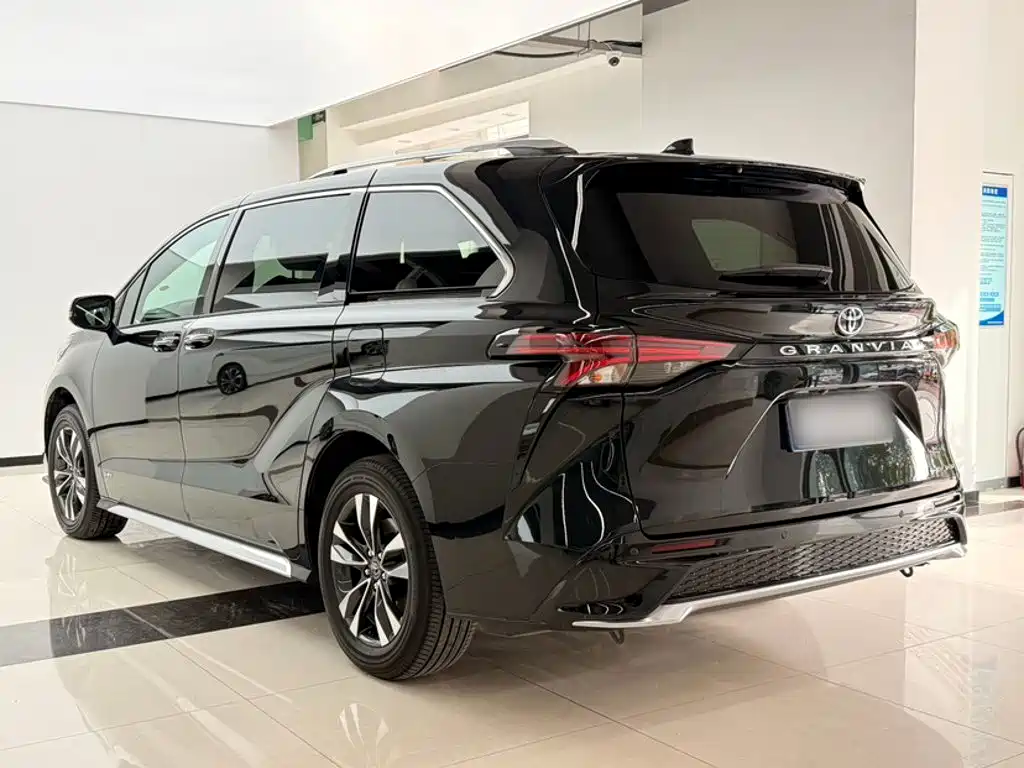 Toyota Granvia — миниатюра 23