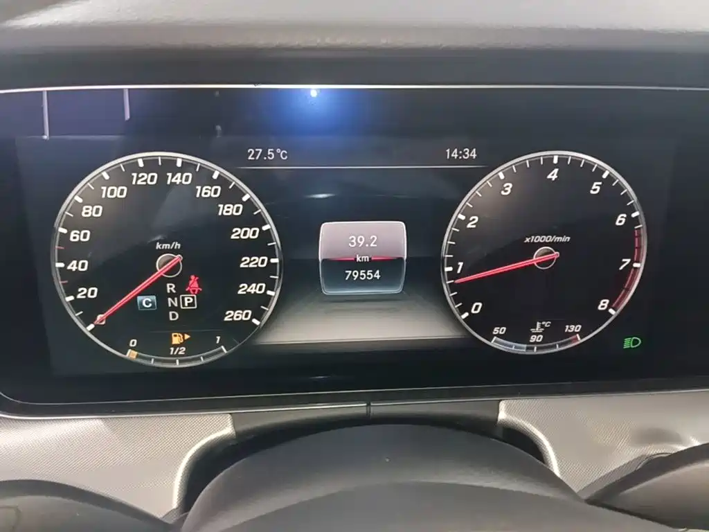 Mercedes-Benz E-Class (Import) — миниатюра 12