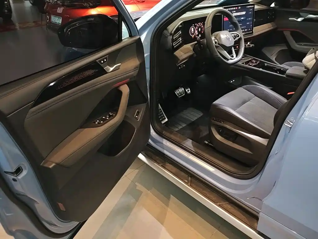 Volkswagen Tiguan L — миниатюра 16