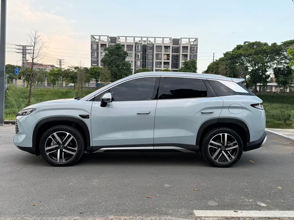 BYD L DM-i — миниатюра 4