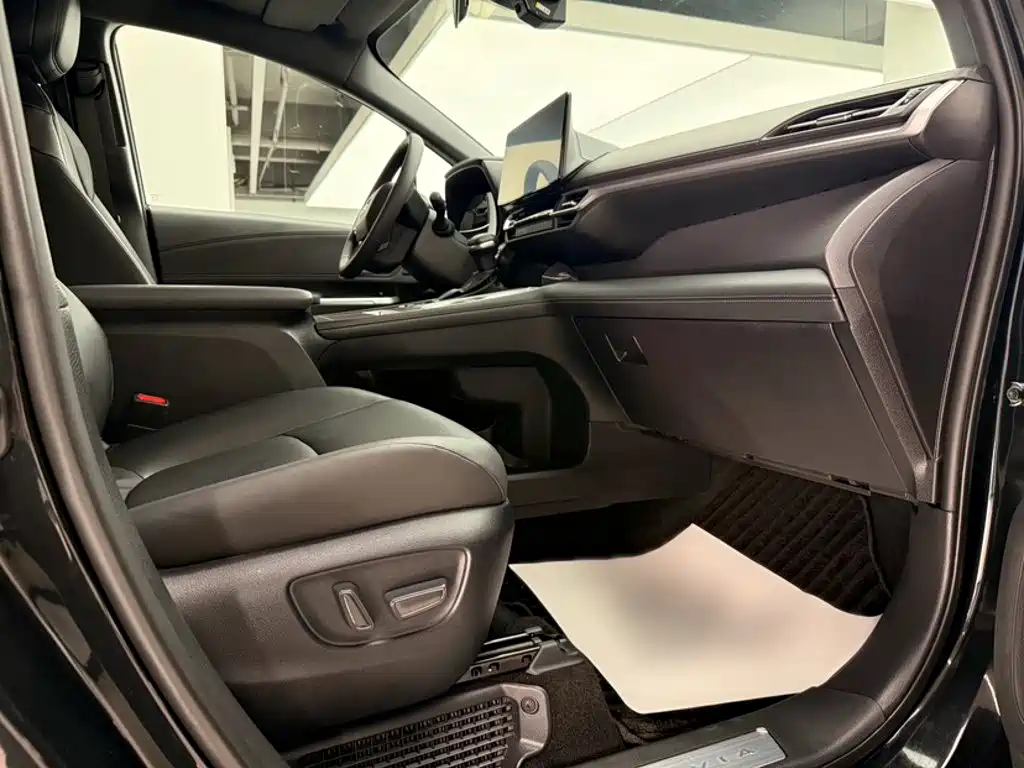 Toyota Granvia — миниатюра 21