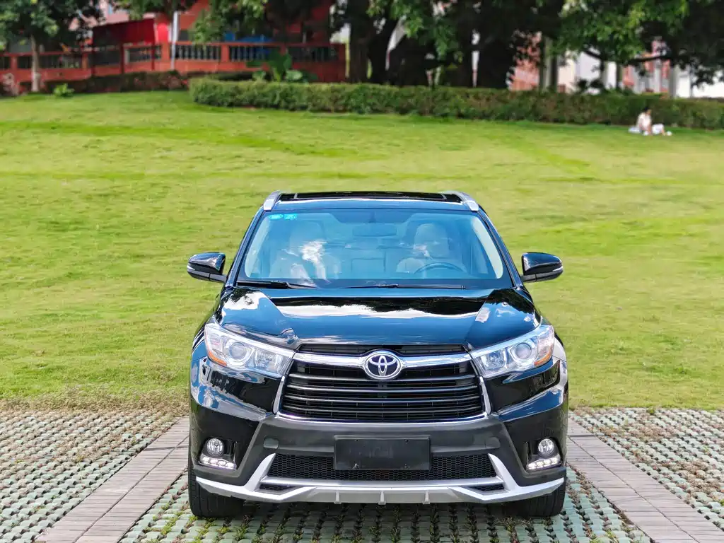 Toyota Highlander 2015 2.0T Luxury 7 мест