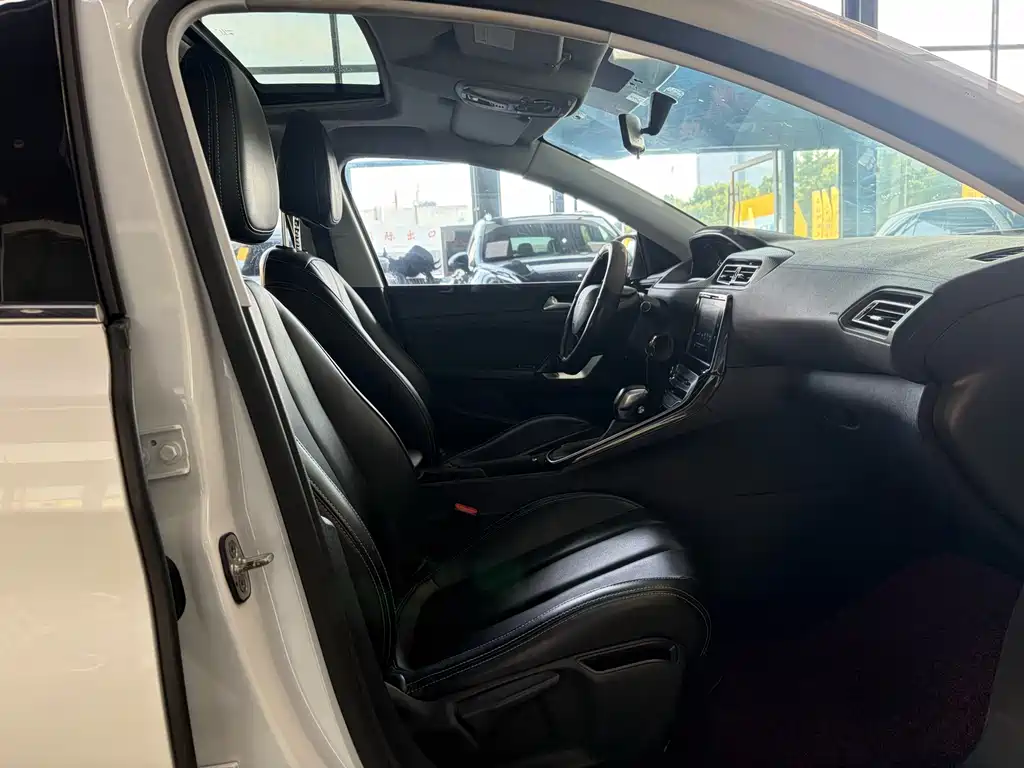 Peugeot 308 — миниатюра 3