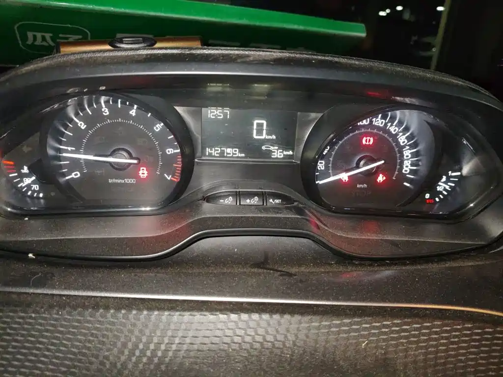 Peugeot 2008 2014 1.6L MT