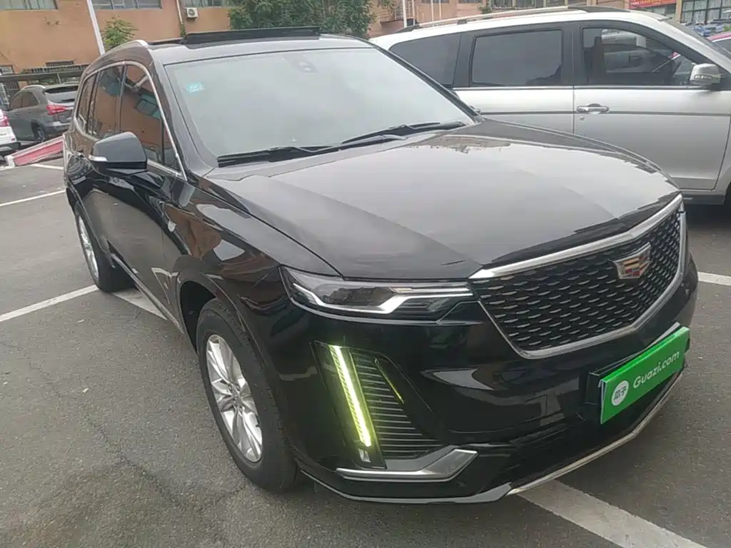 Cadillac XT6 2021 28T мест