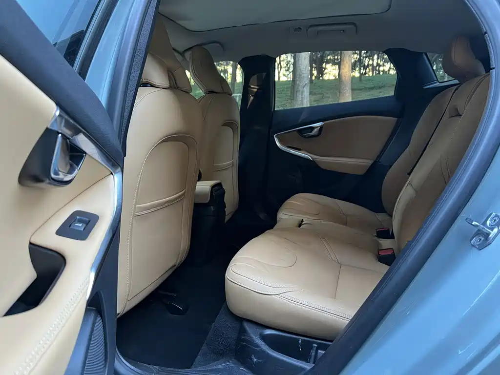 Volvo V40 — миниатюра 7