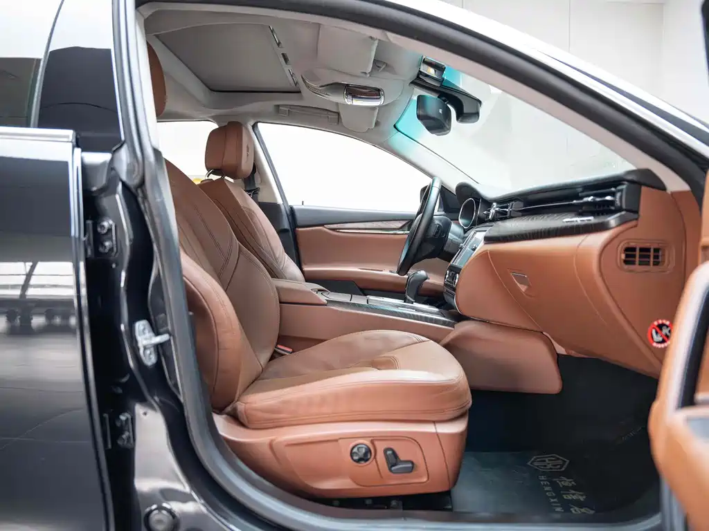 Maserati Quattroporte — миниатюра 21
