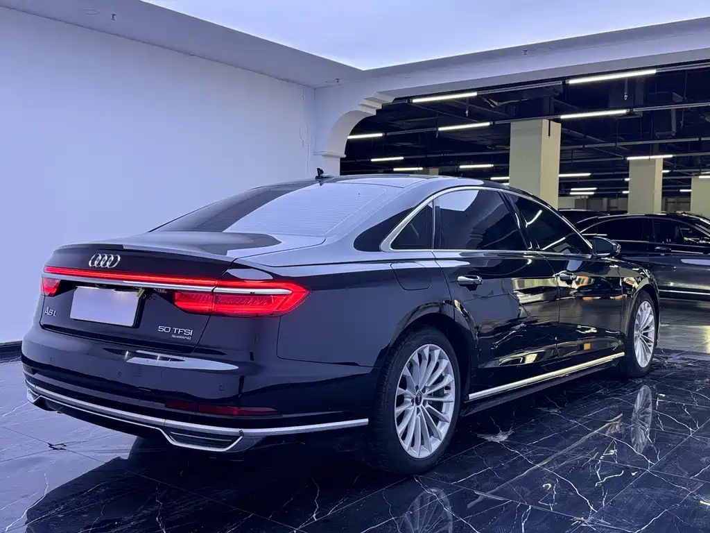 Audi A8 2022 — фото 15