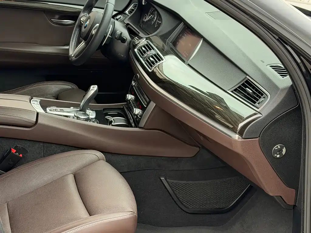 BMW 5 Series GT — миниатюра 13