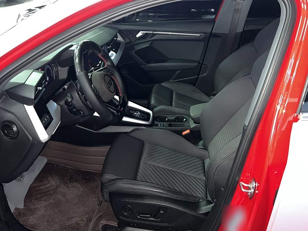 Audi A3 1.4 л 2021 г. красный/фиолетовый, пробег 35700 км