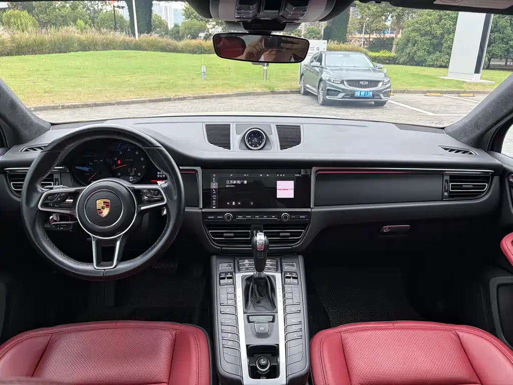 Porsche Macan — миниатюра 14