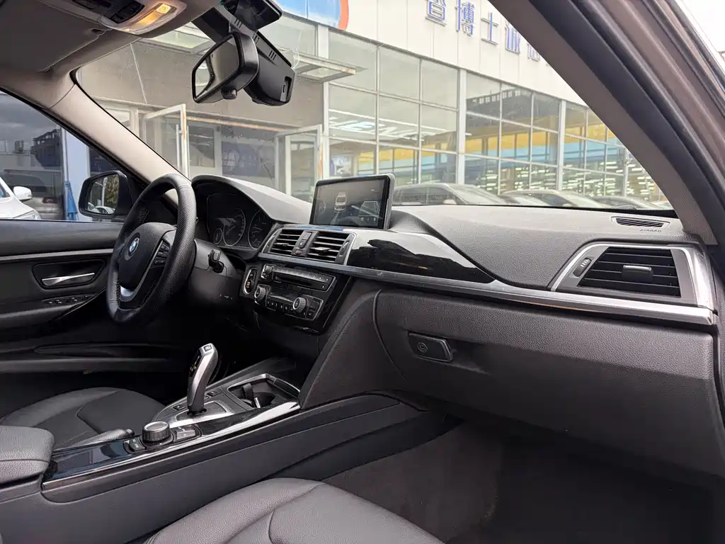 BMW 3 Series — миниатюра 4