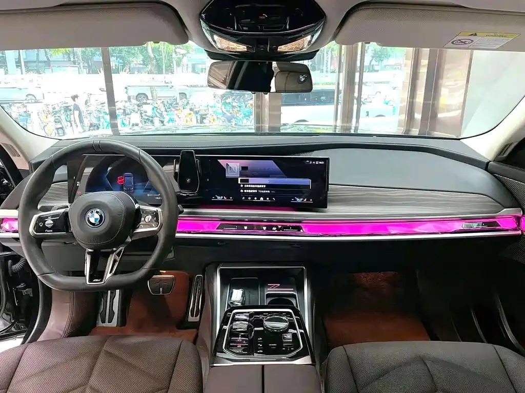 BMW i7 — миниатюра 5