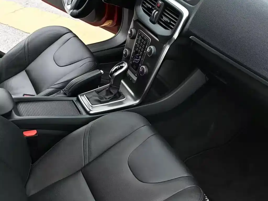 Volvo V40 — миниатюра 8