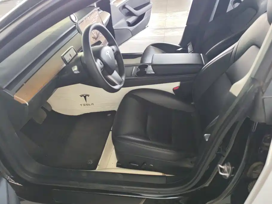 Tesla Model 3 — миниатюра 9