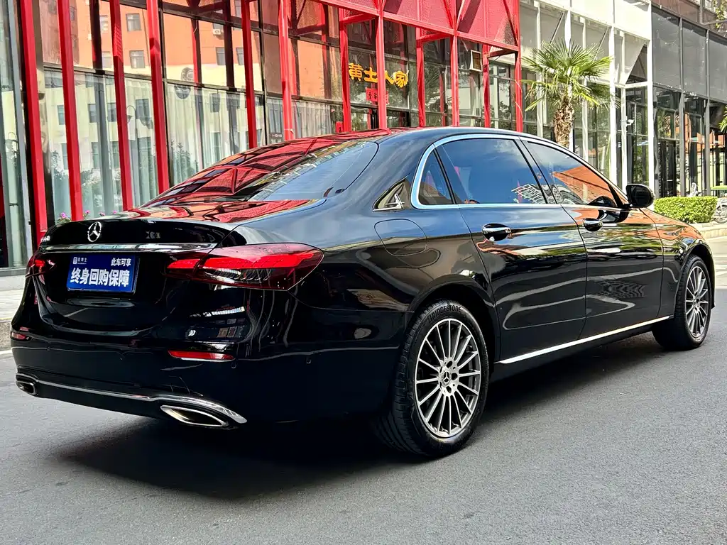 Mercedes-Benz E-Class — миниатюра 8
