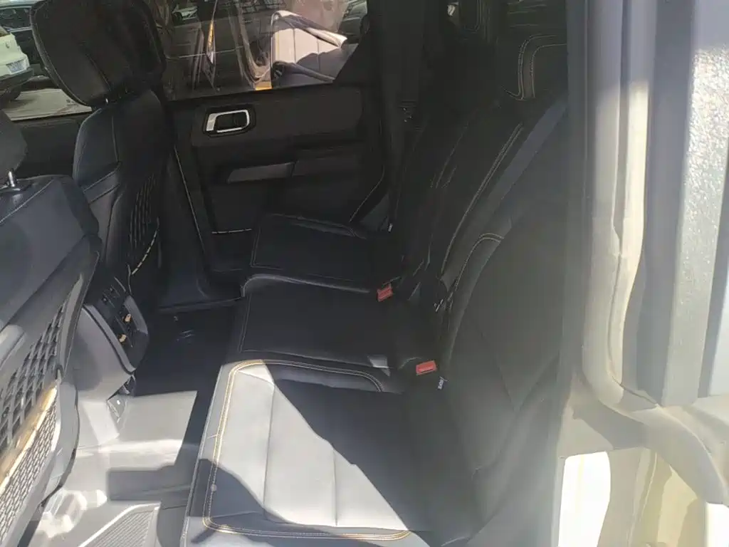 Ford Bronco — миниатюра 17