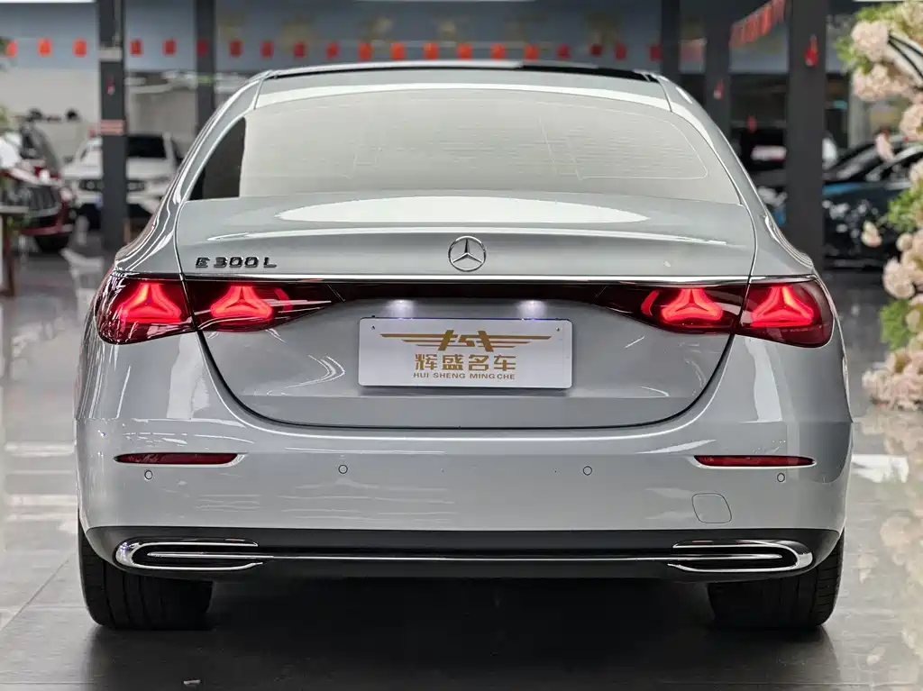 Mercedes-Benz E-Class — миниатюра 9