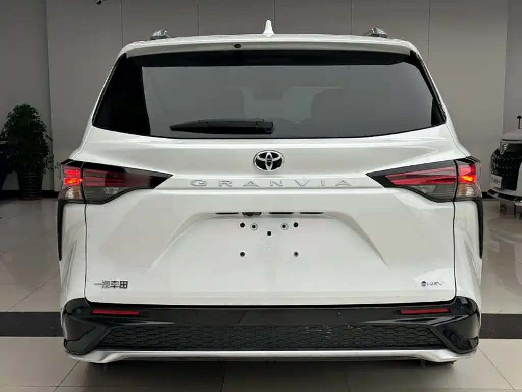 Toyota Granvia — миниатюра 25