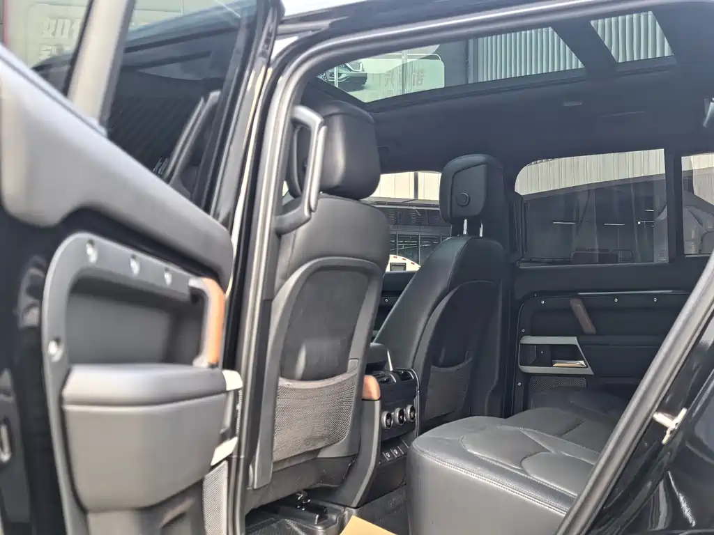 LAND ROVER  DEFENDER