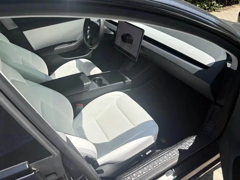 Tesla Model 3 - фото 7