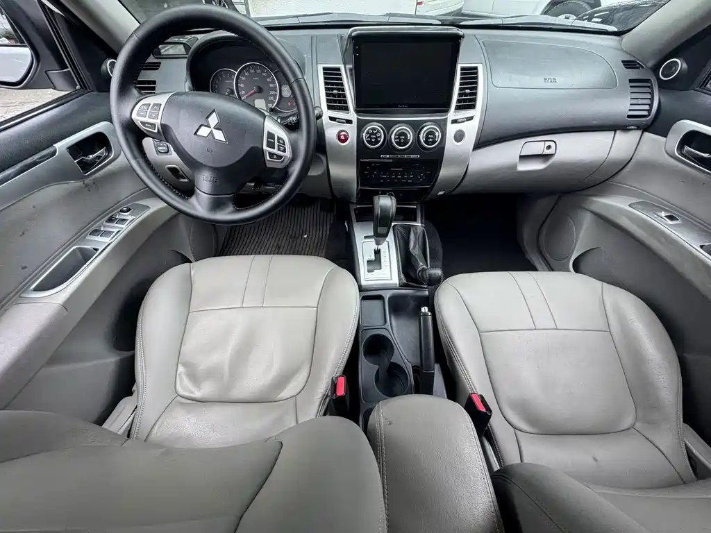 Mitsubishi Pajero Sport — миниатюра 5