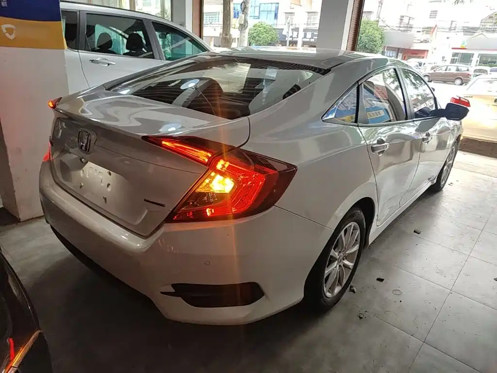 Honda Civic — миниатюра 7