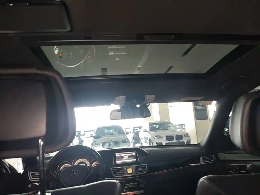 Mercedes-Benz E-Class — миниатюра 18
