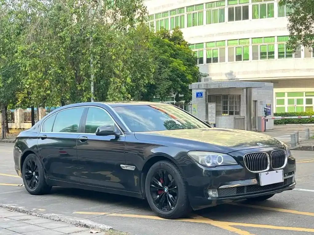 BMW 7 Series — миниатюра 3