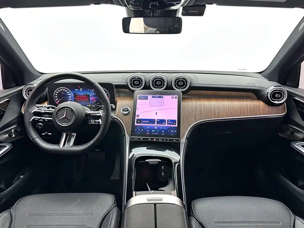 Mercedes-Benz GLC 2023 GLC 300 L 4MATIC 5 мест