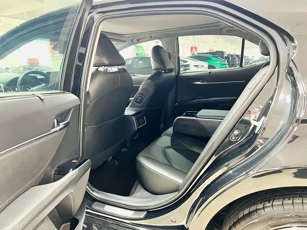 Toyota Camry — миниатюра 8