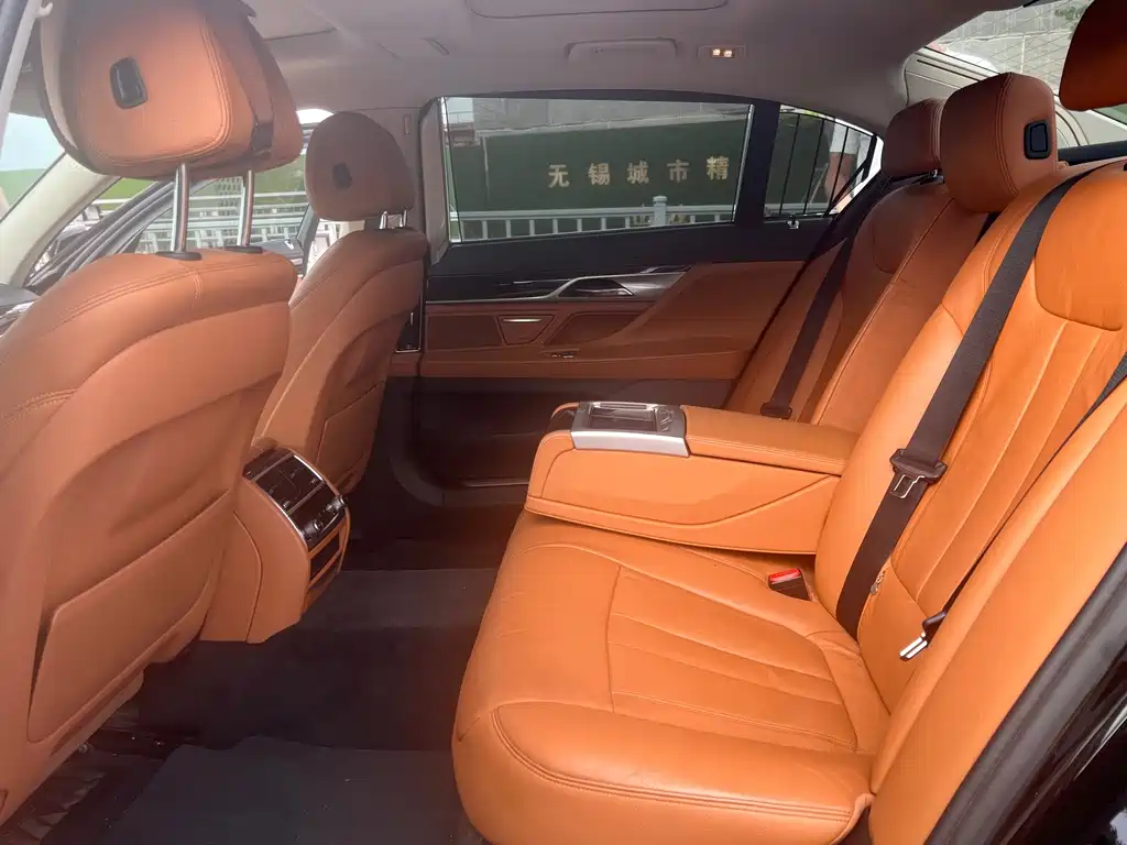 BMW 7 Series — миниатюра 5